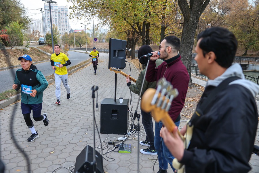 В Алматы прошел ежегодный благотворительный музыкальный забег “Charity Music Run”, 1