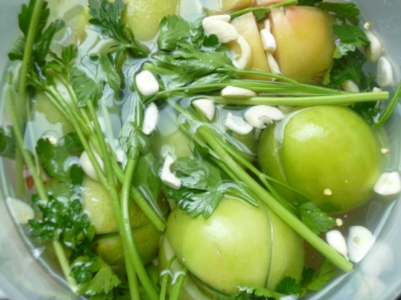 Зеленые  помидоры на зиму: рецепты консервирования с фото