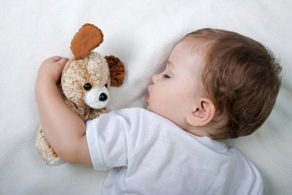 Ребенок не спит ночью: как решить проблему?