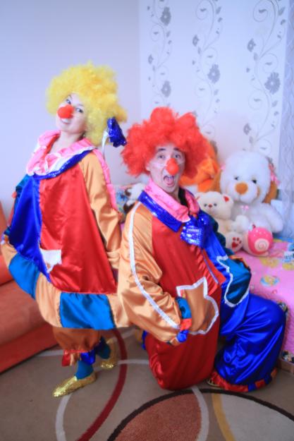 Клоуны на русском и казахском языках на детские праздники