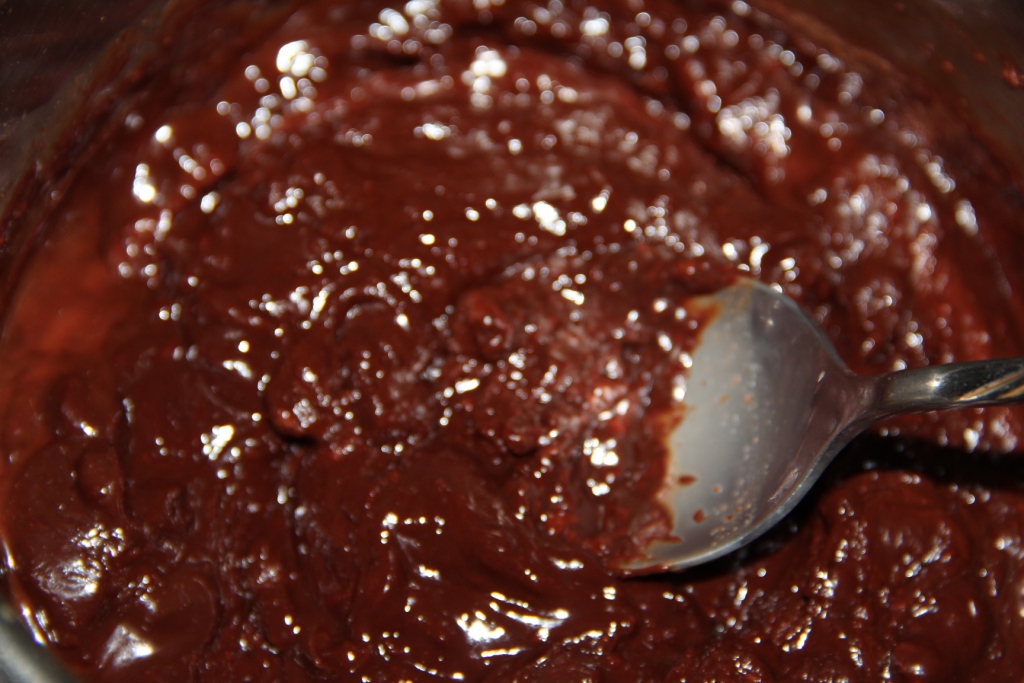 Шоколадные пирожные - меньше муки, больше шоколада!