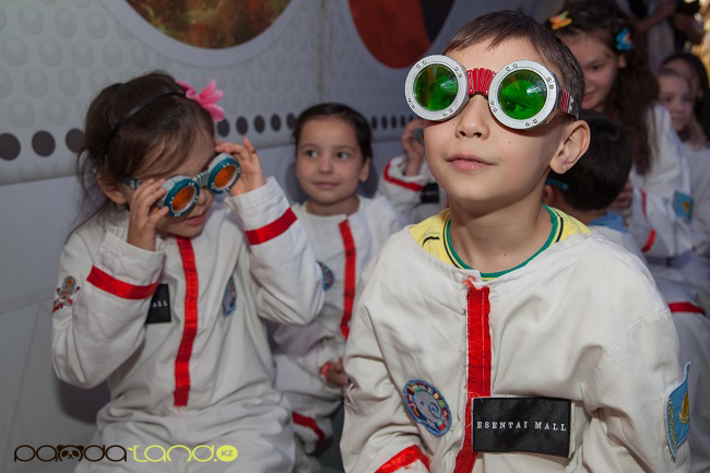 Выставка «Kids on the moon» теперь в Алматы