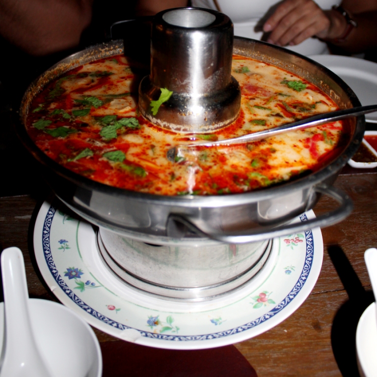 Тайский суп на любимой кухне