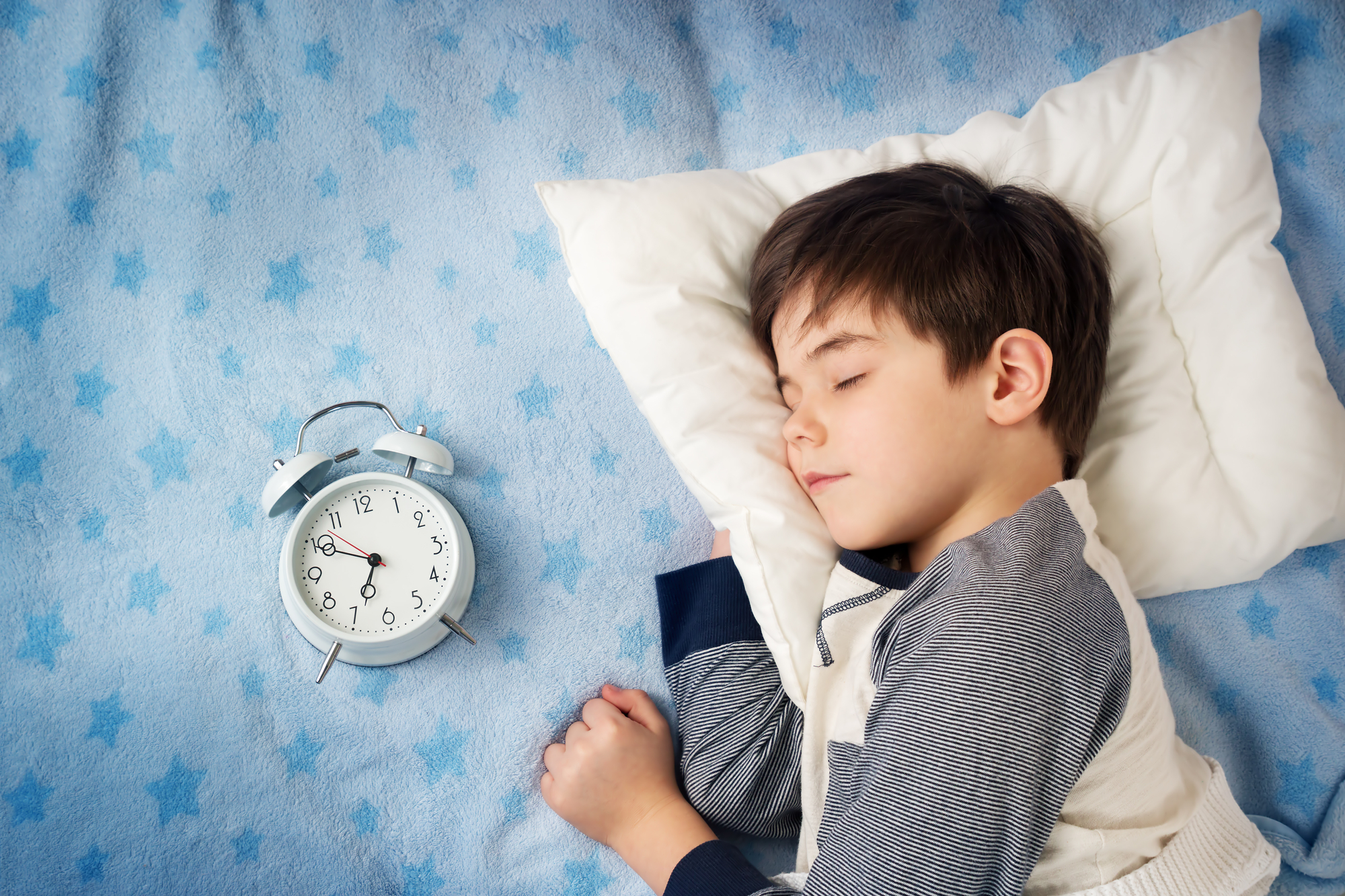 Легко ли ребенок засыпает и спокойно ли спит? 