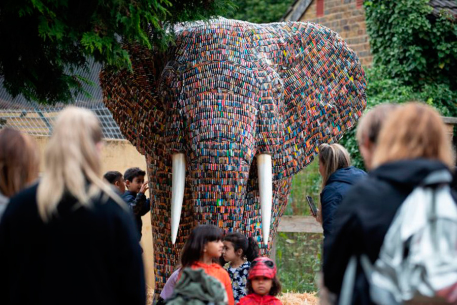 400 часов и более 29 000 батареек: в Лондоне построили скульптуру слона