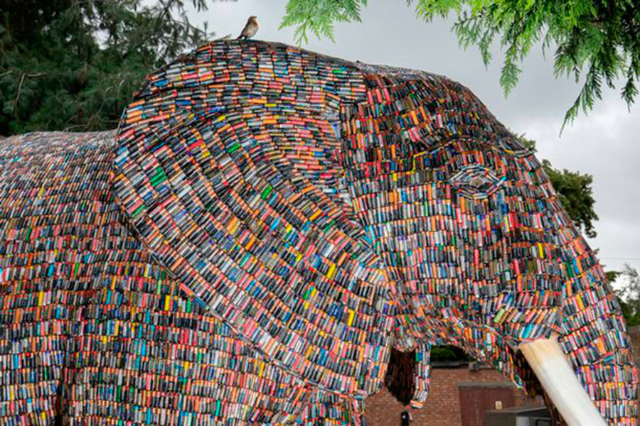 400 часов и более 29 000 батареек: в Лондоне построили скульптуру слона