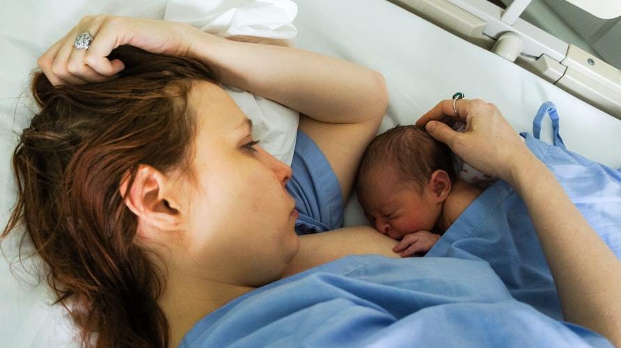 Первые дни жизни после родов: к чему готовиться?