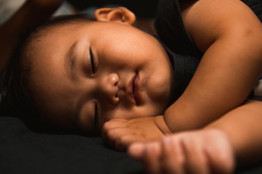 Научить ребенка легко засыпать без укачивания