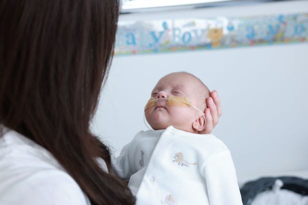 Британские медики спасли жизнь младенцу, родившемуся на 23 неделе, 2