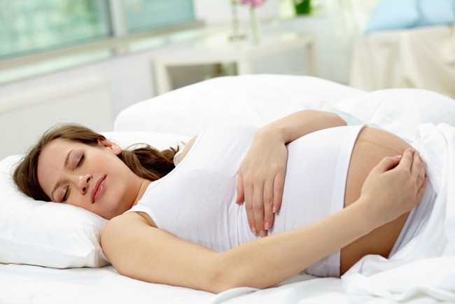 как правильно спать во время беременности фото