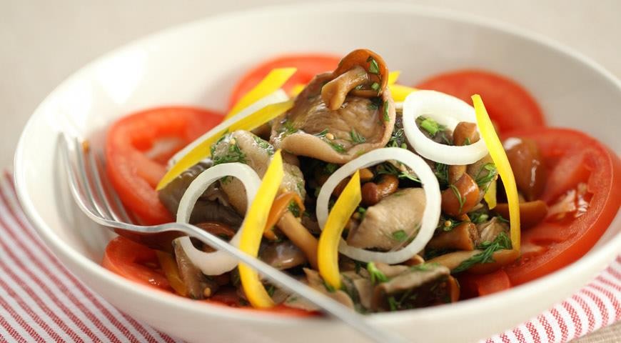 Салат из маринованных грибов с овощами. Рецепты простых и вкусных салатов.