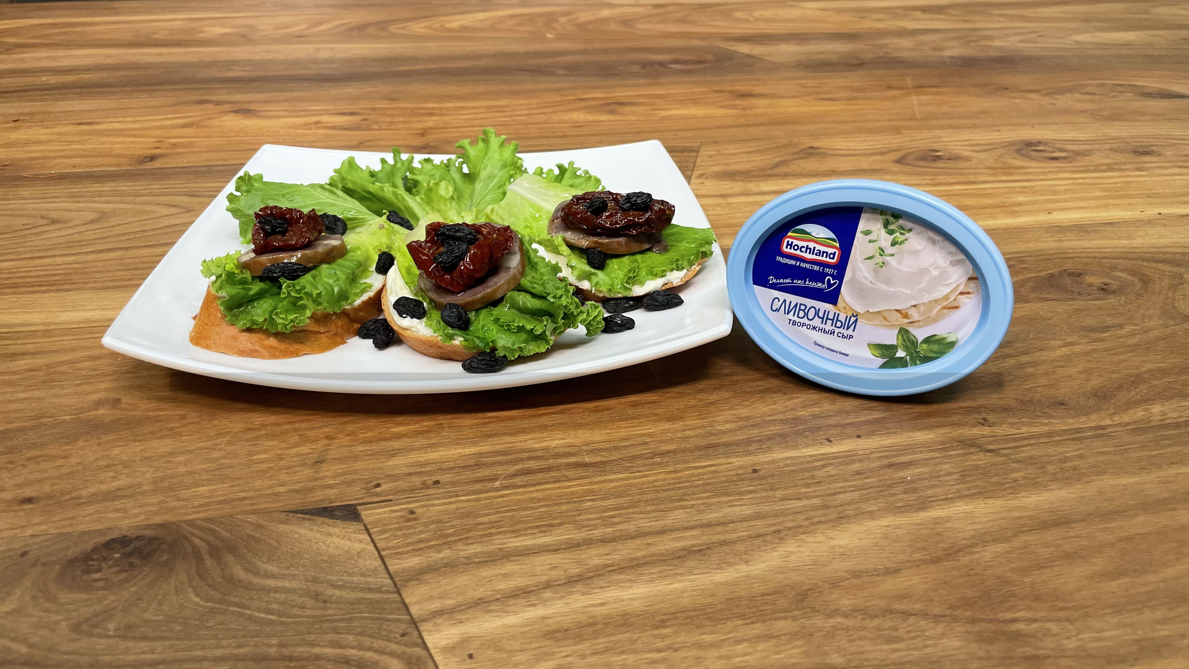 Бутерброд с творожным сыром Hochland "Сливочный"