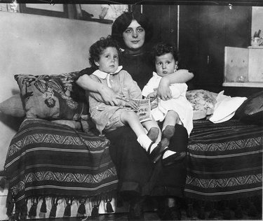 Сироты Титаника: удивительная история воссоединения матери с украденными детьми 