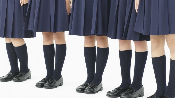 Школьницам Казахстана запретят носить мини-юбки