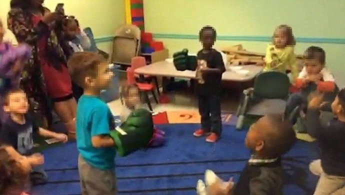 Воспитатели американского детсада устроили «бойцовский клуб» с участием детей
