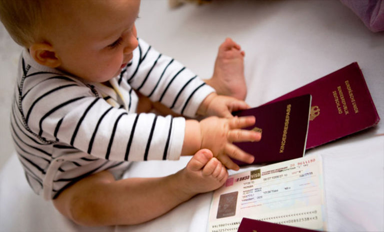 Экономим на визах: как делать вклейки детей в родительский паспорт?