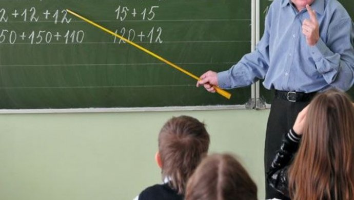 Работу педофила-учителя в колледже объяснили чиновники Карагандинской области