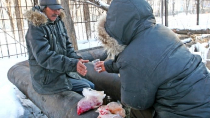 Полицейские не дают бомжам замерзнуть в Акмолинской области
