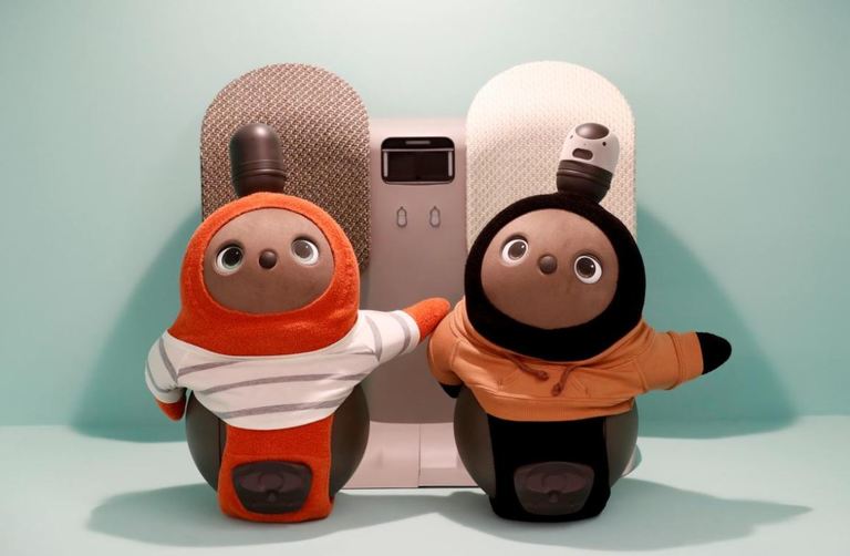 В Японии создали робота-пингвина, который следит за детьми