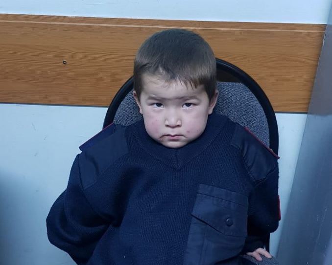 Трехлетний мальчик без куртки потерялся в Астане