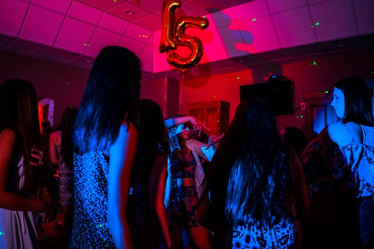 Подростки в ночном клубе Нур-Султана, родителя привлекли к ответственности