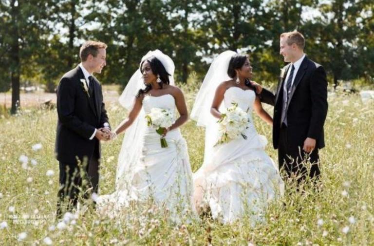 Двойная свадьба: Сестры-близнецы вышли замуж за братьев-близнецов