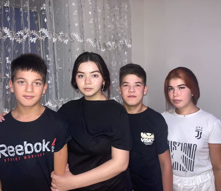 Вместо матери: история 19-летней казахстанки, воспитывающей троих подростков 
