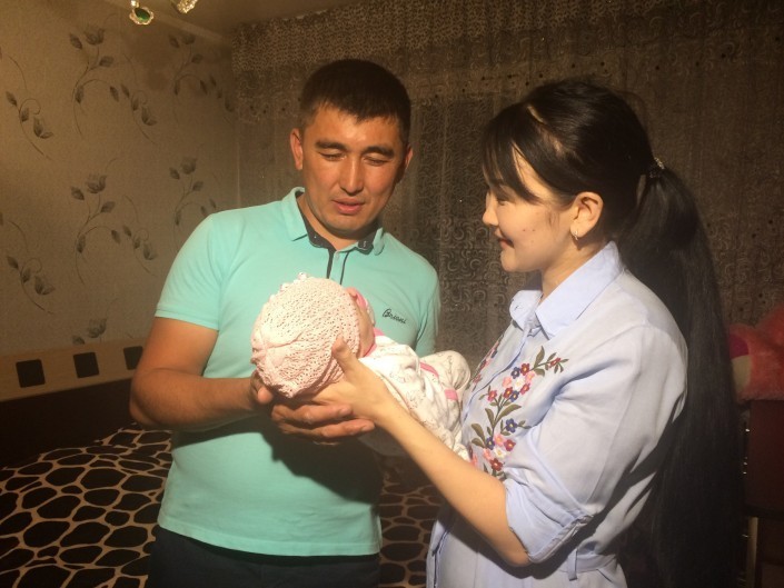 Кто стал 18-миллионным жителем Казахстана: родители показали ребенка (фото, видео)