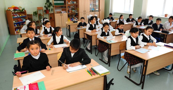 Как казахстанские школы будут переходить на новый алфавит казахского языка с латинской графикой: подробности