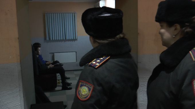 За ночные прогулки детей в Алматы оштрафовали 159 родителей