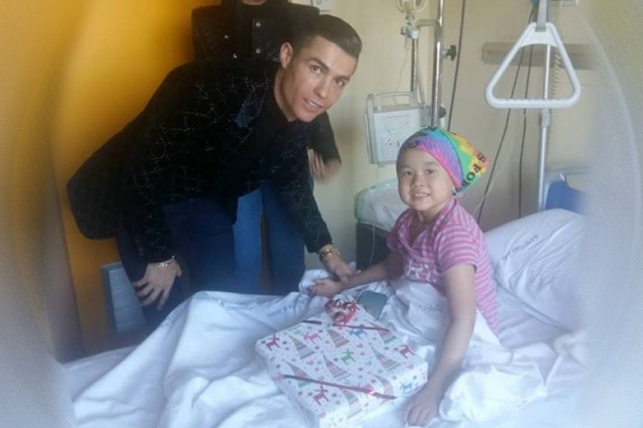 Криштиану Роналду навестил больную девочку из Кыргызстана