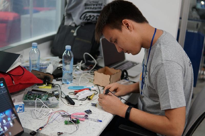 Школьники Алматы сами разработали проекты для инвалидов