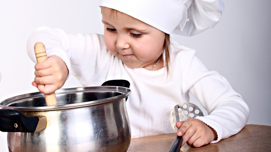 Чем занять ребенка на кухне или развиваем мелкую моторику без отрыва от производства. Часть 1