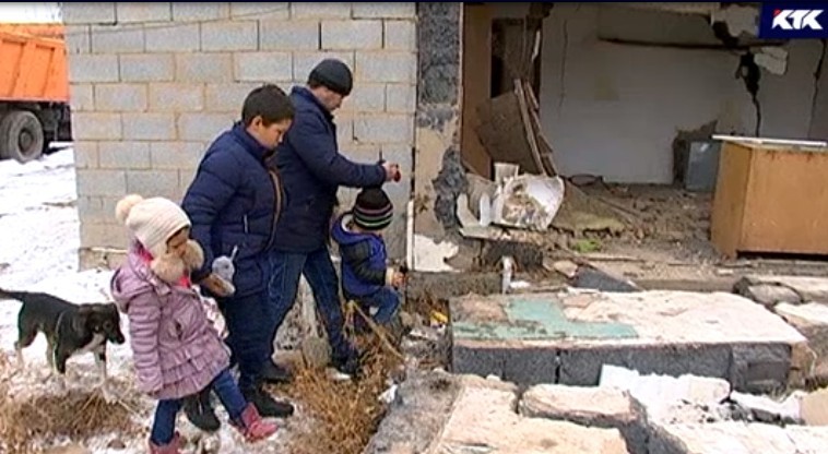 В Алматинской области семья с тремя детьми осталась без крыши над головой