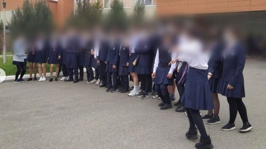 Школьники НИШ устроили акт протеста 'у одежды нет гендера'