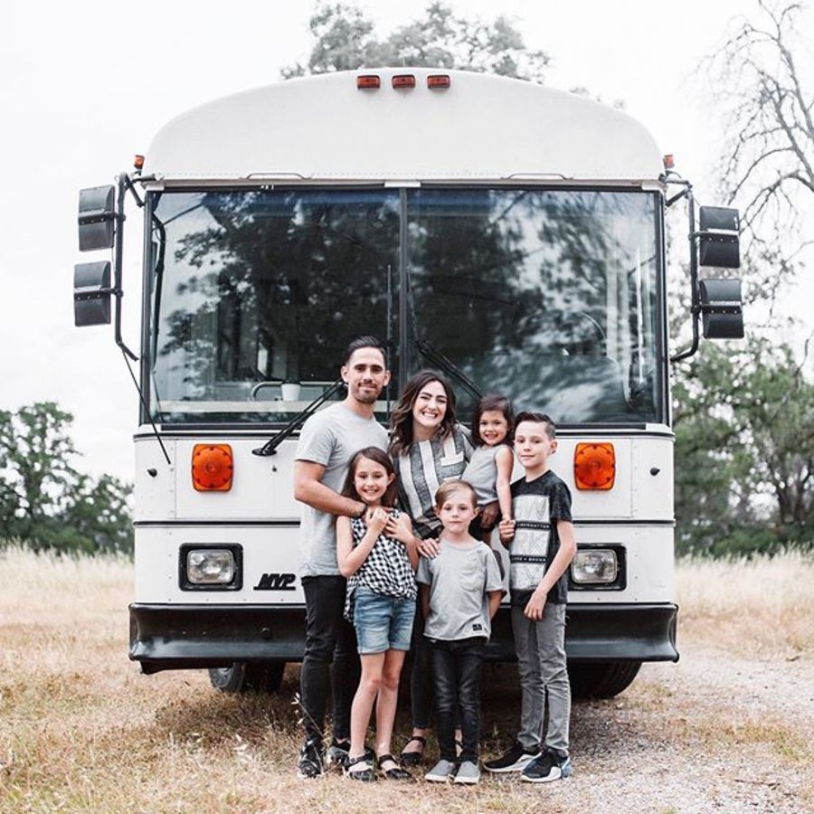 Семья из США переехала в самодельный дом на колесах и отправилась путешествовать