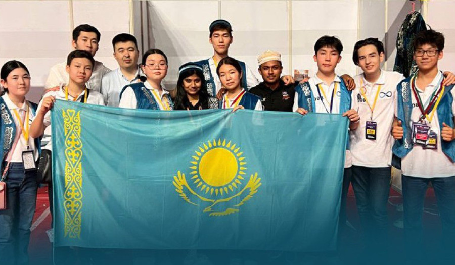 Триумф казахстанских школьников на чемпионате по робототехнике в Индии